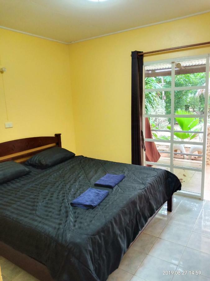 Blue Beach Resort Sam Roi Yot Rum bild